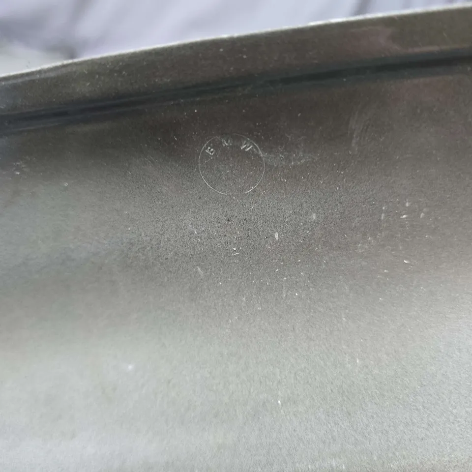 BMW FENDER PART – CURVED BODYWORK (GREY/BLACK)