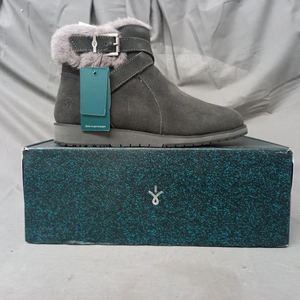 BOXED PAIR OF EMU AUSTRALIA SUEDE ANKLE BOOTS IN DARK GREY SIZE 5