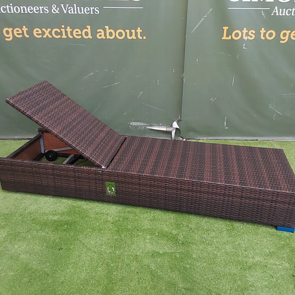 DESIGNER MANUAL ADJUSTABLE SUNLOUNGER IN CHOCOLATE MIX RATTAN