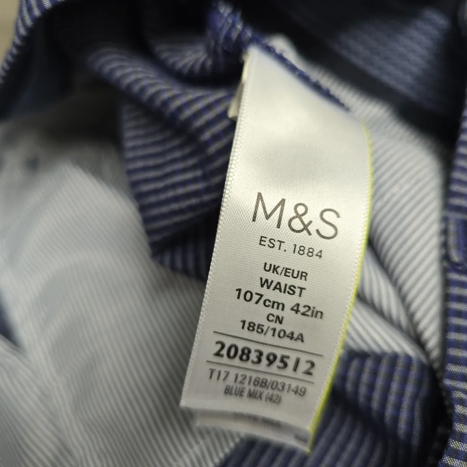 M&S BLUE HARBOUR STRIPED SHORTS, UK 42 (107CM) WAIST – BLUE MIX 
