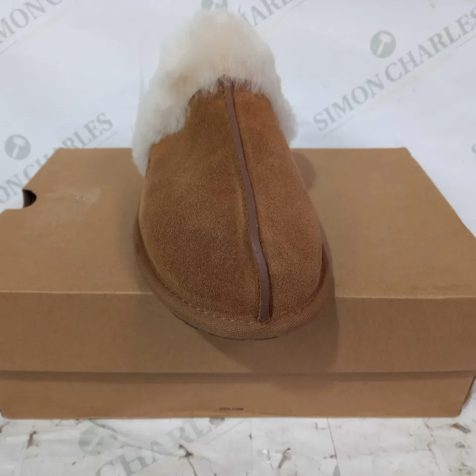 BOXED PAIR OF UGG FAUX FUR LINED SLIPPERS IN BROWN UK SIZE 8