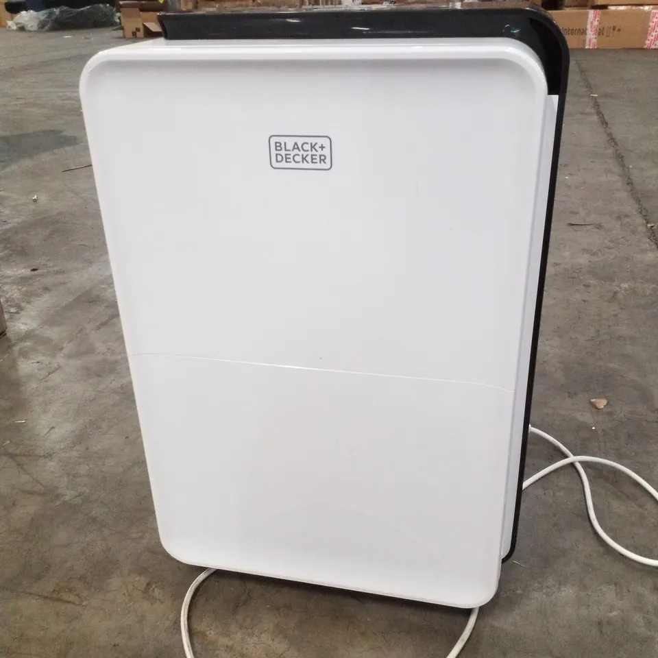 BLACK & DECKER 30L DEHUMIDIFIER - BXEH60008GB - COLLECTION ONLY