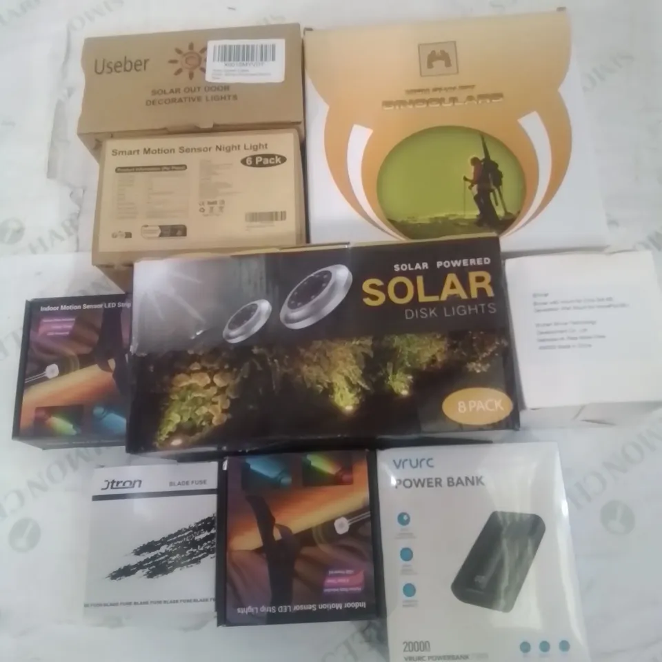 BOX CONTAINING LARGE AMOUNT OF BOXED ELECTRICAL ITEMS TO INCLUDE: POWER BANKS, LED STRIP LIGHTS, SOLAR DISK LIGHTS,  HIGH QUALITY BINOCULARS ETC.