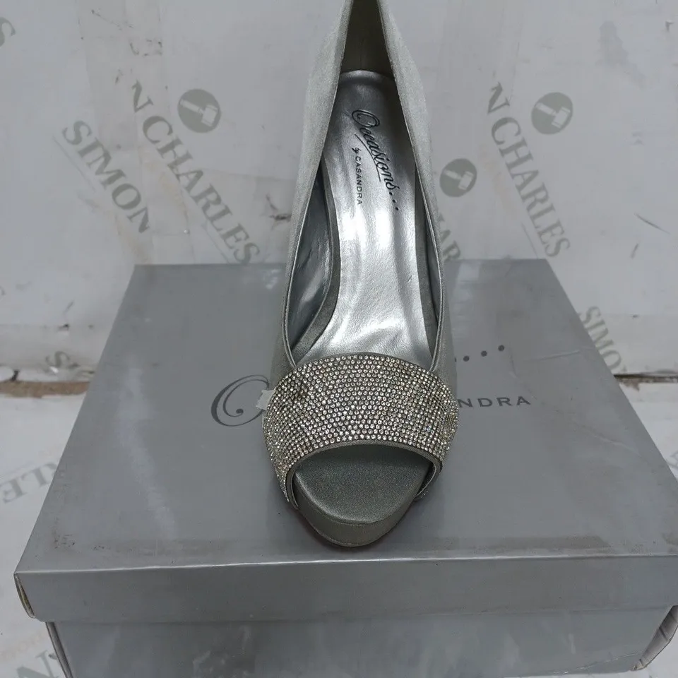 LOT OF 10 PAIRS OF OCCASIONS BY CASANDRA LADIES SHOES