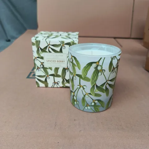 GISELA GRAHAM LONDON - SPICED BERRY SCENTED CANDLE TIN – OLIVE LEAF DESIGN - BOX OF 12