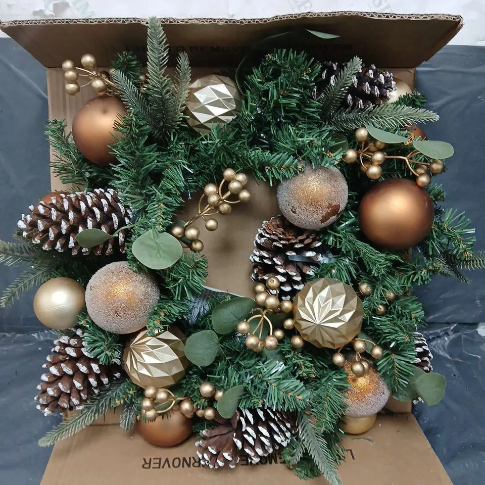 BOXED GOLD POINSETTA PRE LIT WREATH