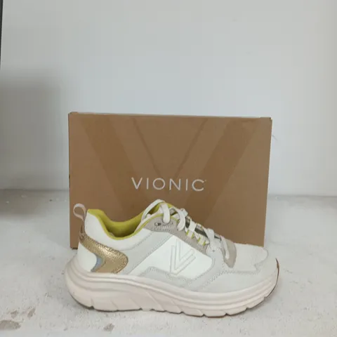 VIONIC WOMEN'S SNEAKERS – WHITE/BEIGE WITH GOLD HEEL ACCENT SIZE UK 6