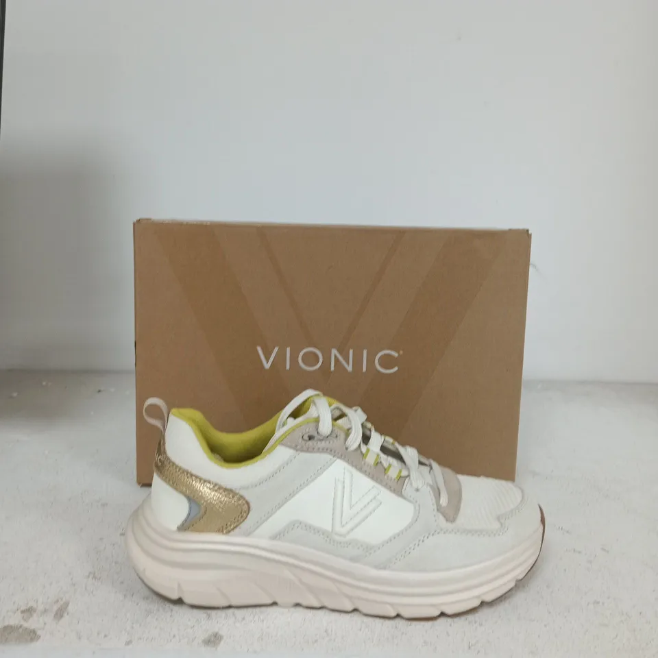VIONIC WOMEN'S SNEAKERS – WHITE/BEIGE WITH GOLD HEEL ACCENT SIZE UK 6