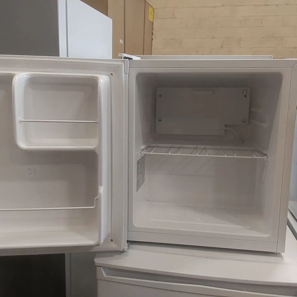 LOGIK LTT40W23 MINI FRIDGE - WHITE