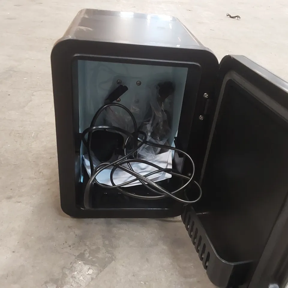 BLACK MINI FRIDGE 