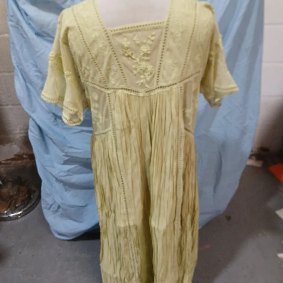 ZARA WOMEN’S PALE YELLOW LACE DRESS, FLORAL EMBROIDERY, SIZE M (US)