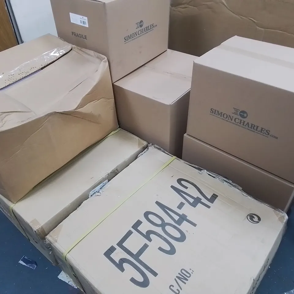 LOT OF 18 BOXED OF ASSORTED SHOES IN VARIOUS SIZES TO INCLUDE STRAWBERRY, CASANDRA AND SILENCE + NOISE