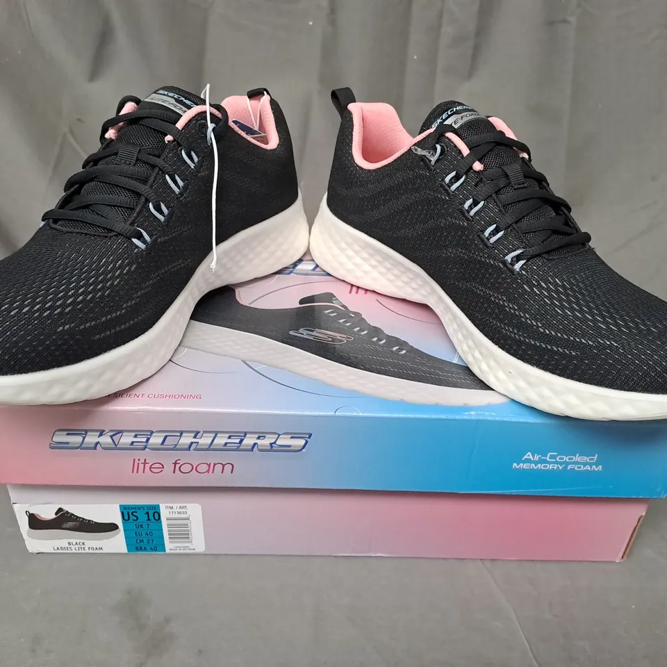 BOXED PAIR OF SKECHERS LITE-FOAM TRAINERS IN BLACK UK SIZE 7