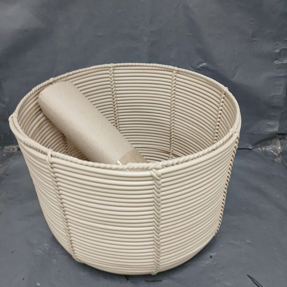 POLY RATTAN PLANTER