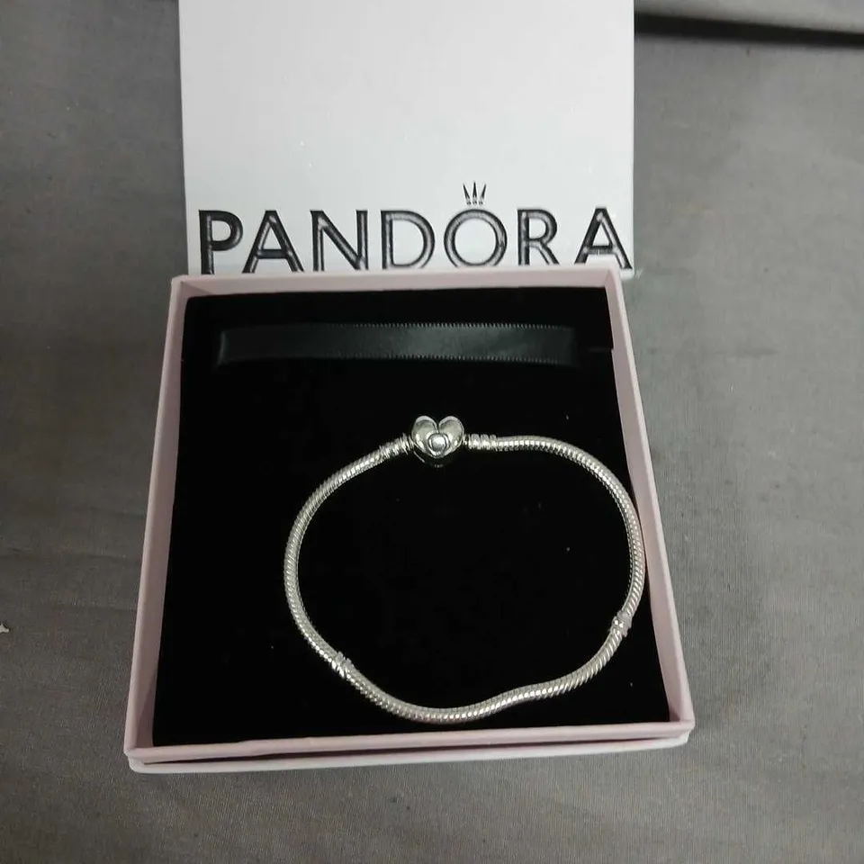 PANDORA BRACELET WITH HEART CHARM – SILVER, IN PINK PANDORA BOX