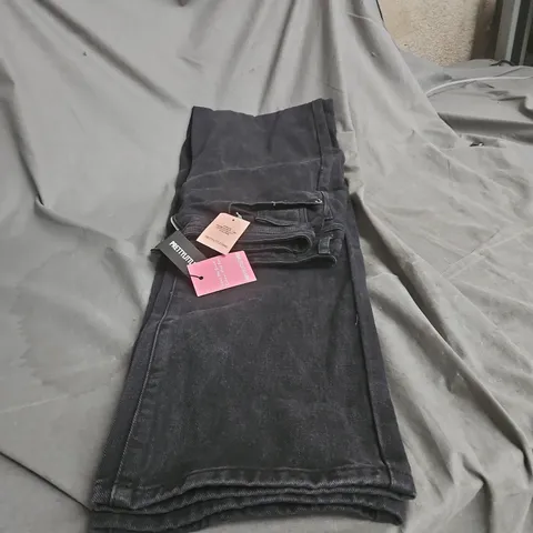 PRETTYLITTLETHING TALL WASHED BLACK STRAIGHT LEG DENIM JEANS – UK SIZE 6