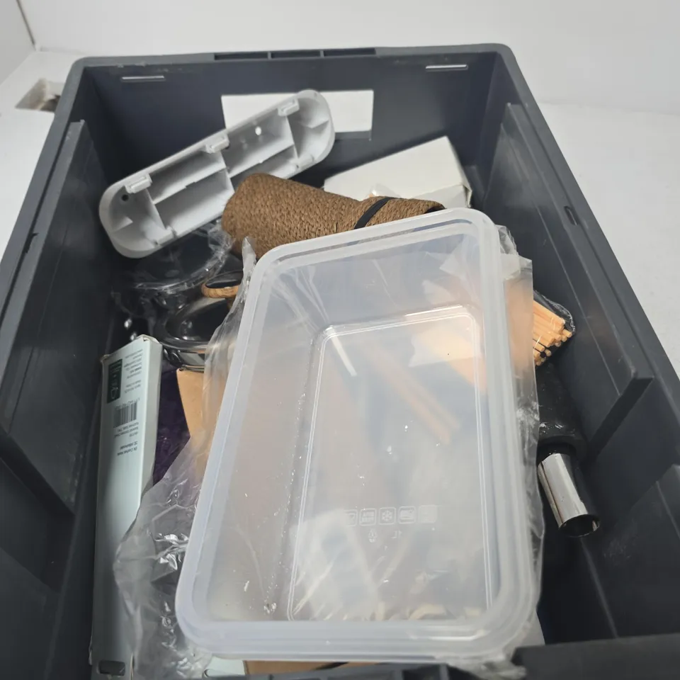 BOX OF APPROXIMATELY 12 ASSORTED HOUSEHOLD ITEMS INCLUDING GENERAL PURPOSE SILICONE AND SMOL LAUNDRY CAPSULES