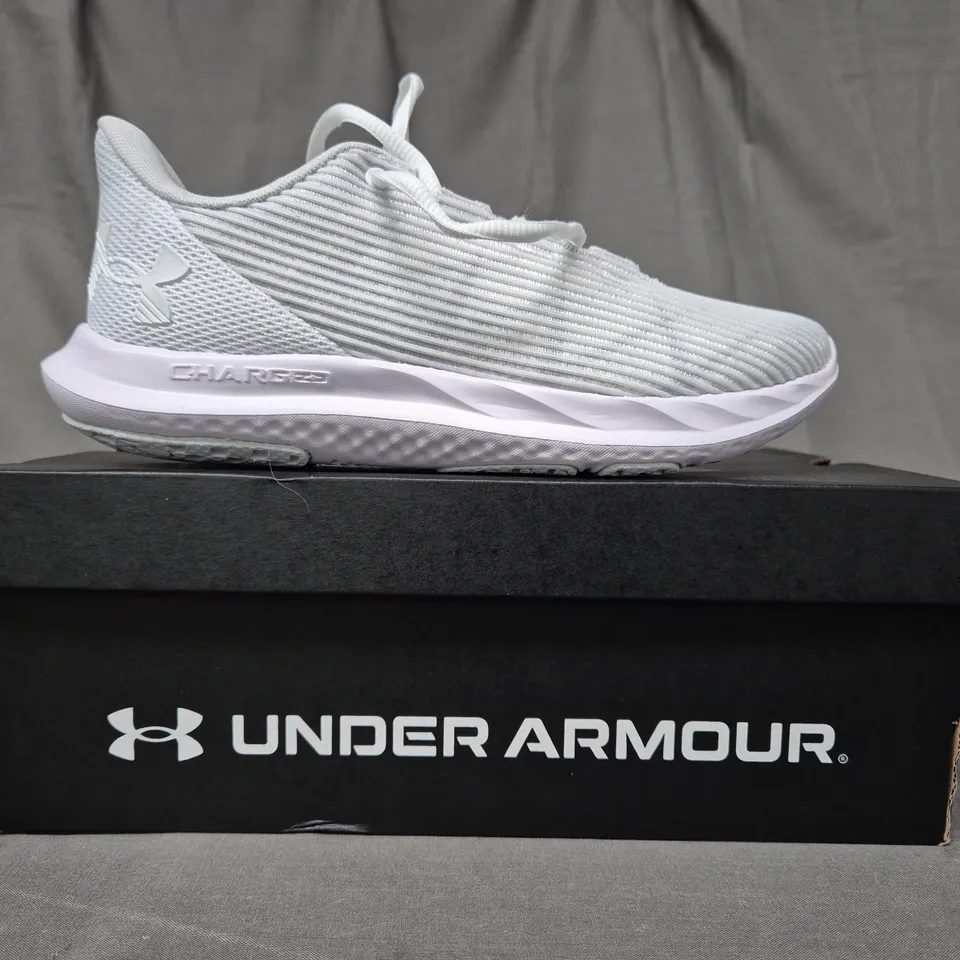 BOXED PAIR OF UNDER ARMOUR CHARGED SPEED SWIFT SHOES IN WHITE UK SIZE 4