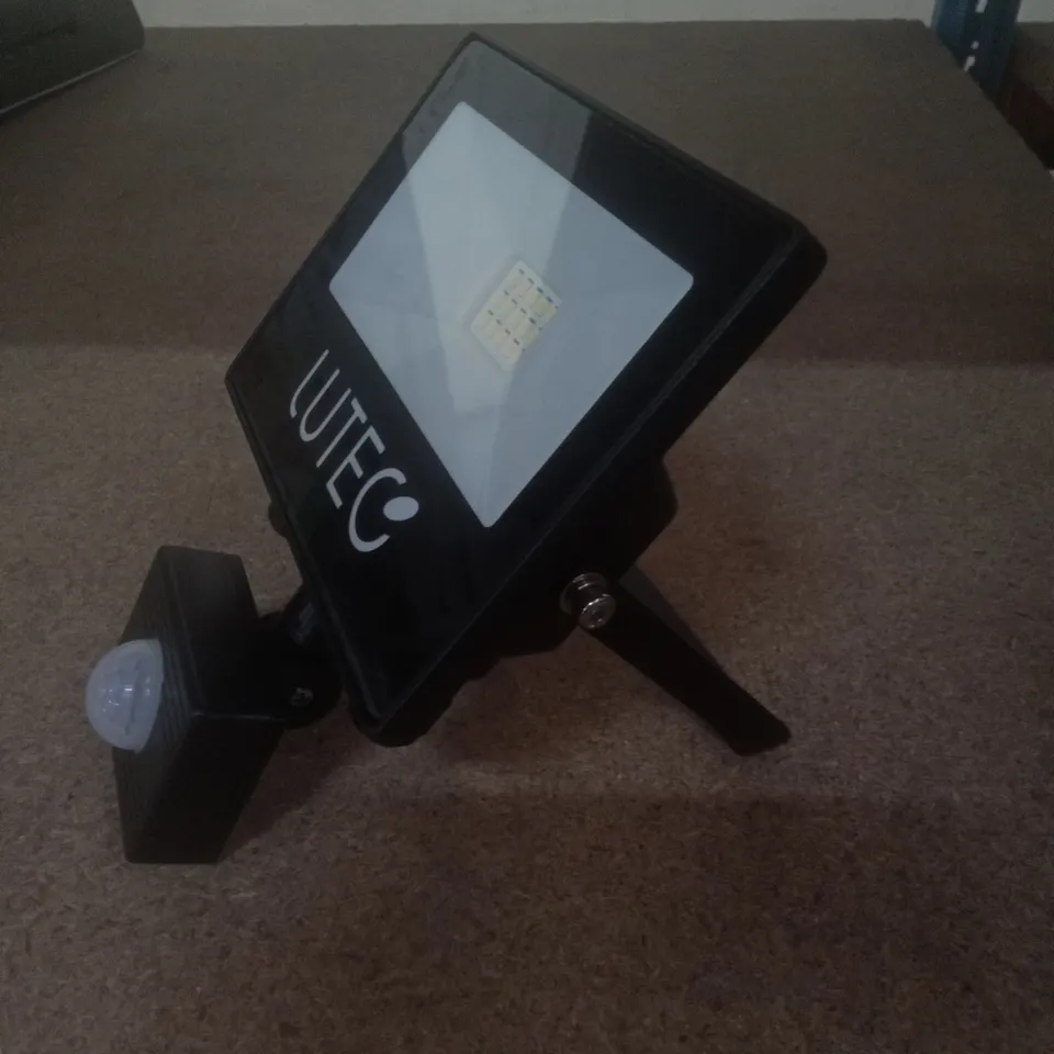 LUTEC MOTION SENSOR LIGHT
