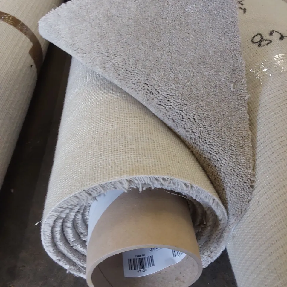 ROLL OF QUALITY DIM HEATHERS CARPET // SIZE APPROX: 5m X 2.68m