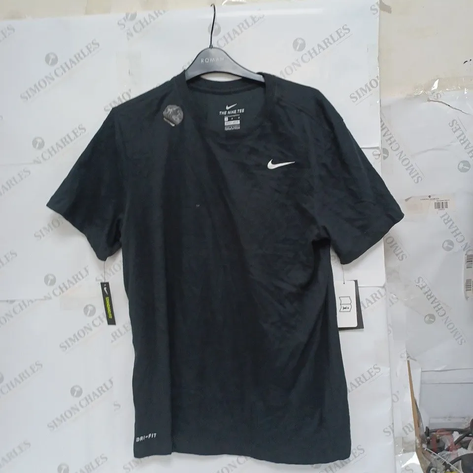 MENS BLACK NIKE T SHIRT SIZE MEDIUM 