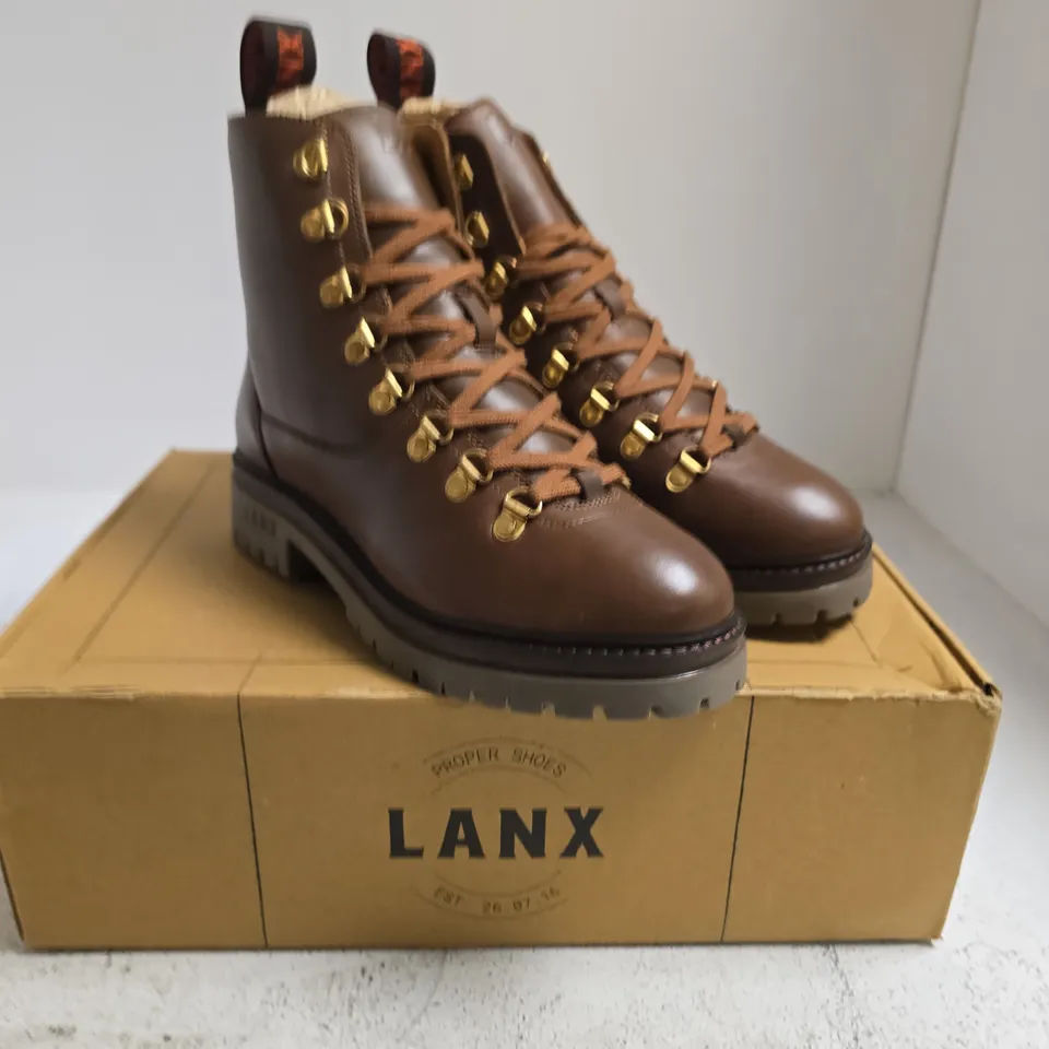 LANX WHALLEY CONKER DISTRESSED BOOTS – UK 6