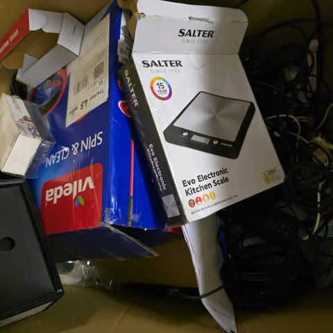 BOX OF APPROXIAMTELY 15 ASSORTED ITEMS TO INCLUDE - SALTER SCALE , RADIATION TESTER , MICRO USB CABLE ETC