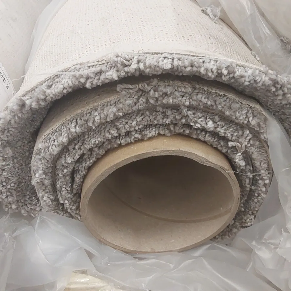 ROLL OF QUALITY EC HEARTLAND ULTRA PINVIN CARPET - APPROXIMATELY 5 x 2m