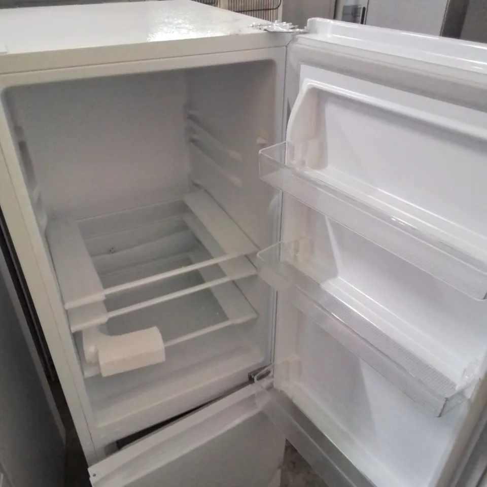 FRIDGEMASTER 50CM FREESTANDING 60/40 FRIDGE FREEZER IN WHITE, MODEL: MC50175A DENTED