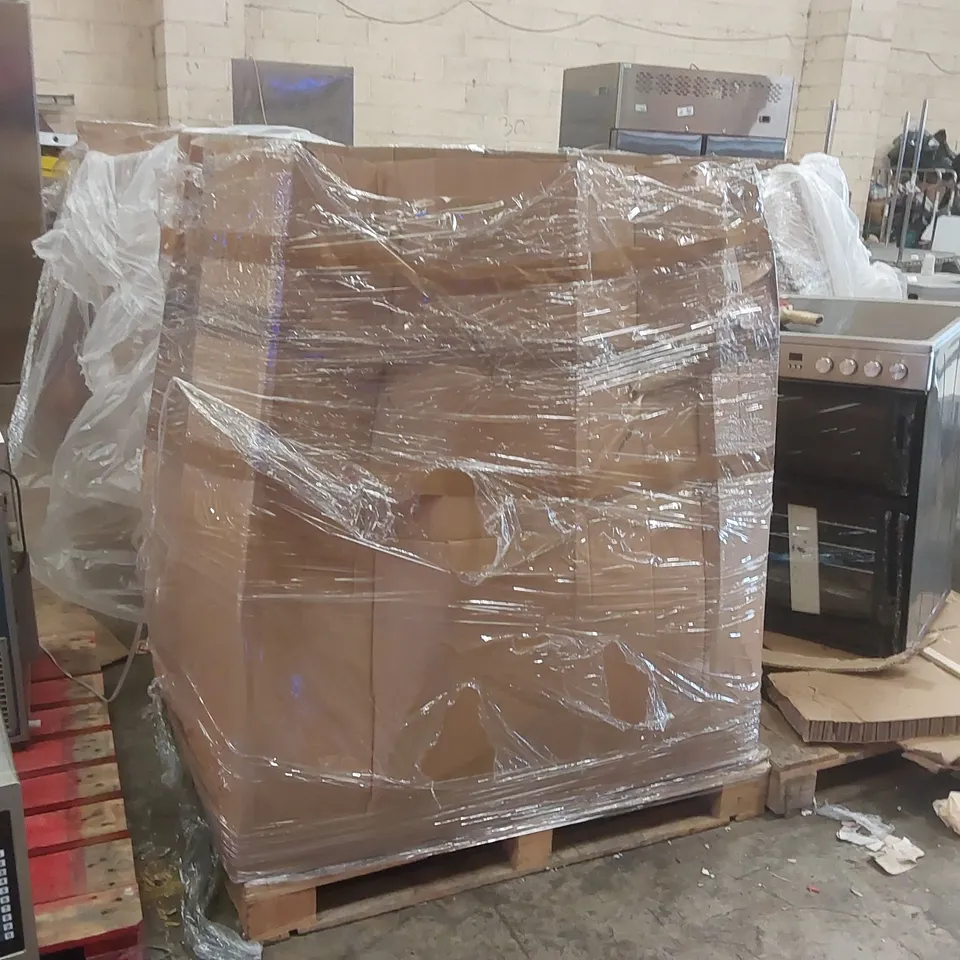 PALLET CONTAINING APPROXIMATELY 250x BRAND NEW ASSORTED DESIGNER CLOTHING ITEMS INCLUDING: SIMPLY BE SKIRTS, SIMPLY BE TROUSERS, JD WILLIAMS TOPS ECT