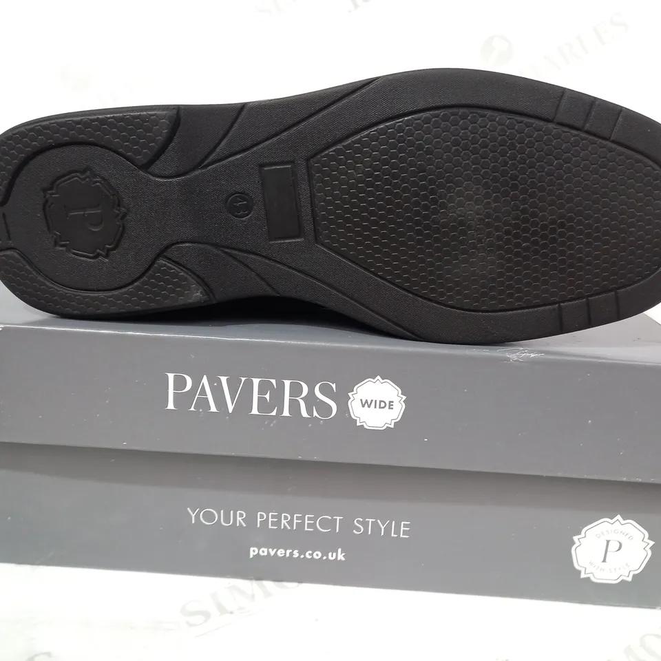 BOXED PAIR OF pavers VELCRO STRAP SHOES IN BLACK UK SIZE 9