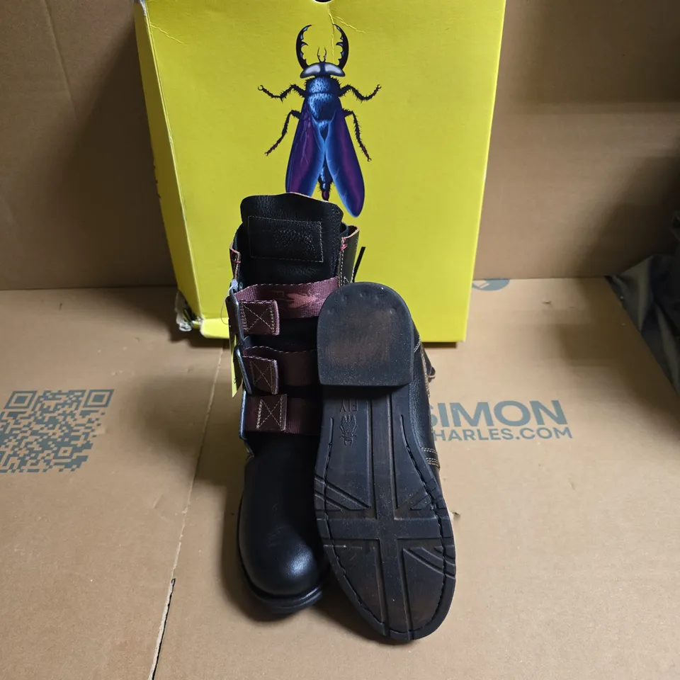 FLY LONDON BOOTS – BLACK LEATHER ANKLE BOOTS WITH BURGUNDY STRAPS - EUR SIZE 36
