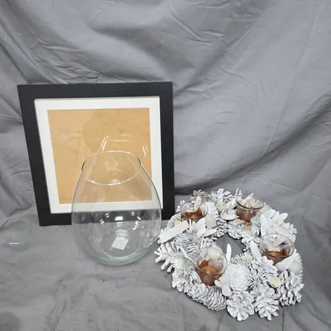 TOTE OF 4 HOUSEHOLD ITEMS TO INCLUDE A PICTURE FRAME, TEA LIGHT WREATH AND A CLEAR GLASS VASE