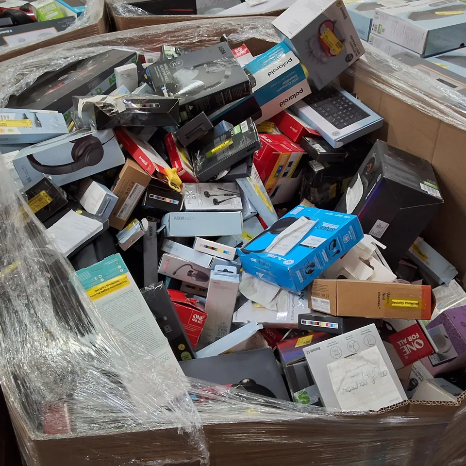 PALLET CONTAINING ASSORTED ELECTRICAL RETURNS INCLUDING 23.8" GAMING MONITOR, BLUETOOTH PARTY SPEAKER, 25W COMPACT SOUNDBAR, HEADPHONES, AERIAL & CAR PHONE MOUNT