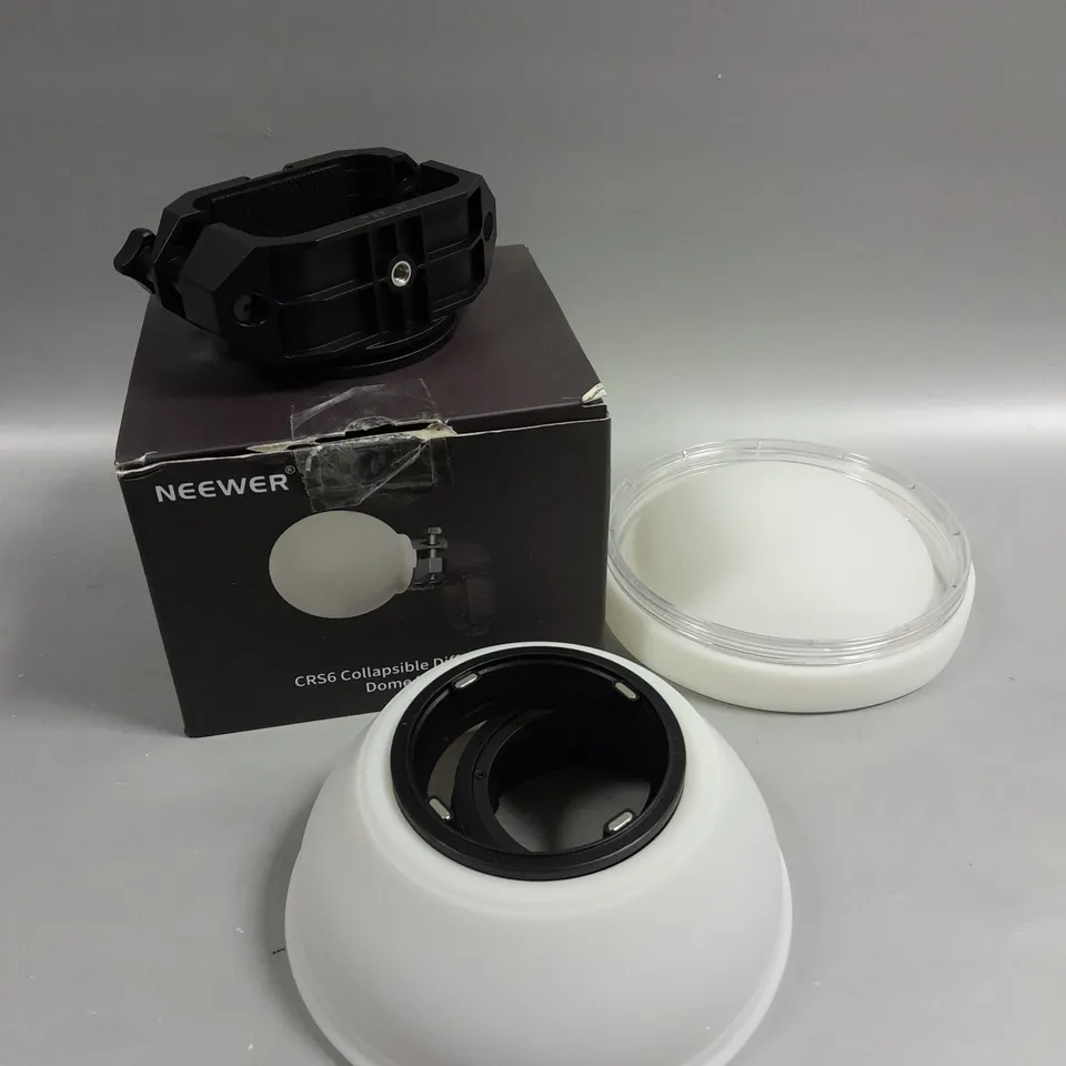 BOXED NEEWER CRS6 COLLAPSIBLE DIFFUSION DOME KIT
