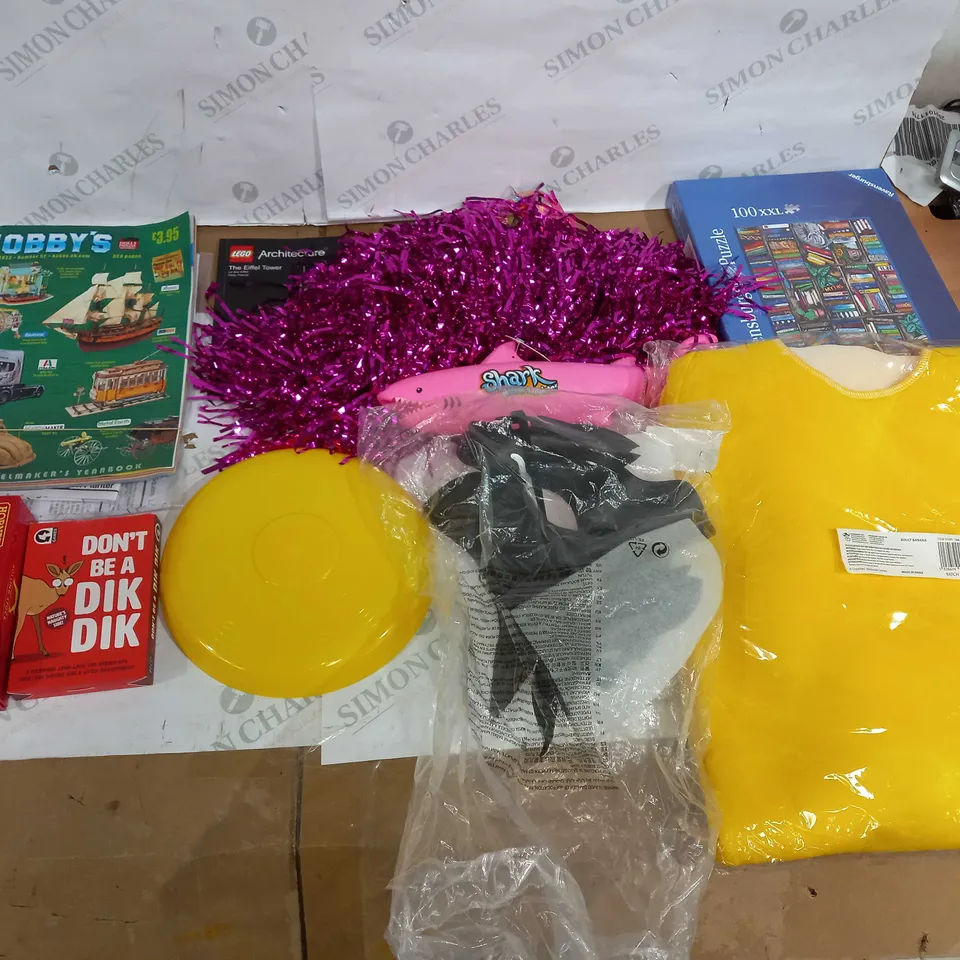 LOT OF APPROX 10 ASSORTED ITEMS TO INCLUDE HOBBY BOOKS, JIGSAW, COSTUMES ETC