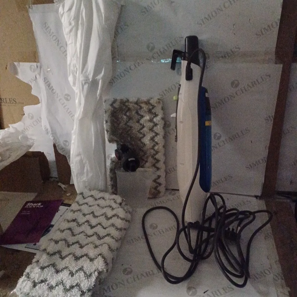 SHARK KLIK AND FLIP STEAM MOP 