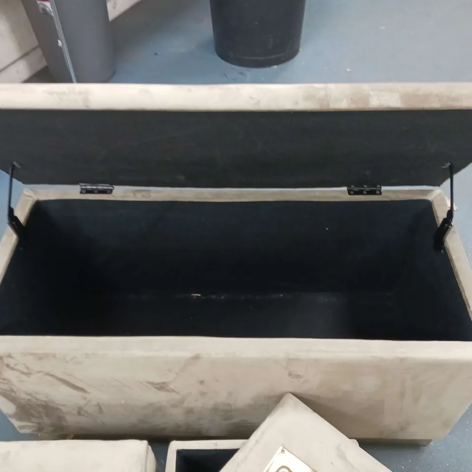 GREY FABRIC STORAGE OTTOMAN WITH 2 CUBES