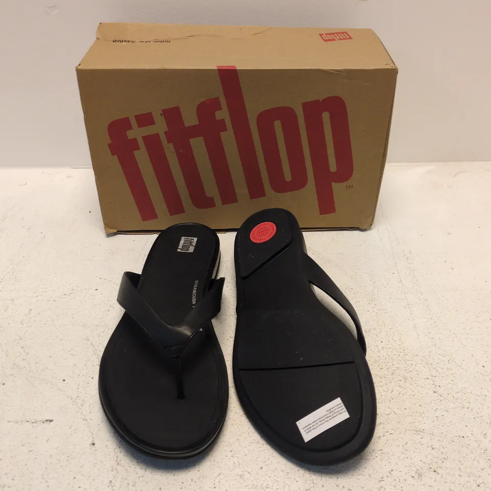 FITFLOP GRACIE LEATHER FLIP-FLOPS – ALL BLACK (UK 7)