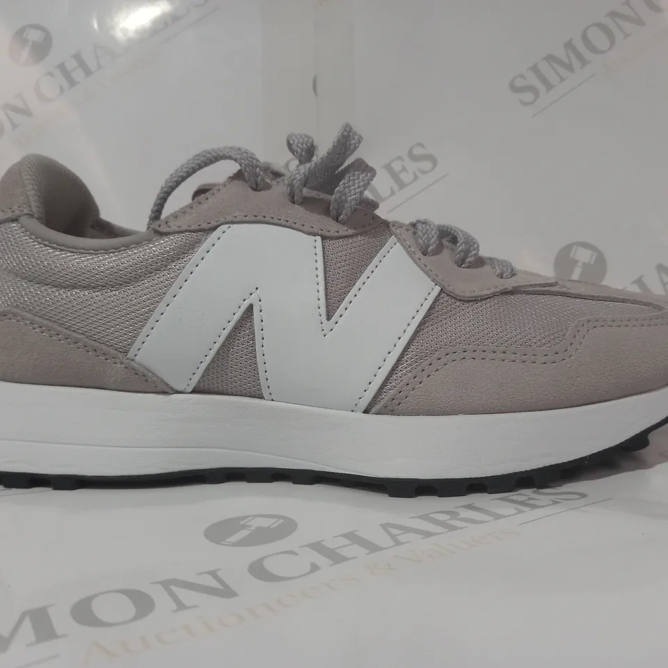 BOXED PAIR OF NEW BALANCE TRAINERS IN GREY UK SIZE 8.5