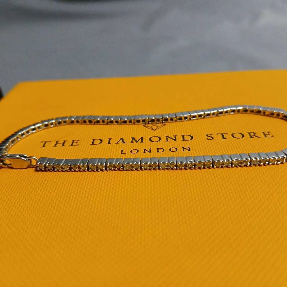 THE DIAMOND STORE BRACELET IN PRESENTATION BOX