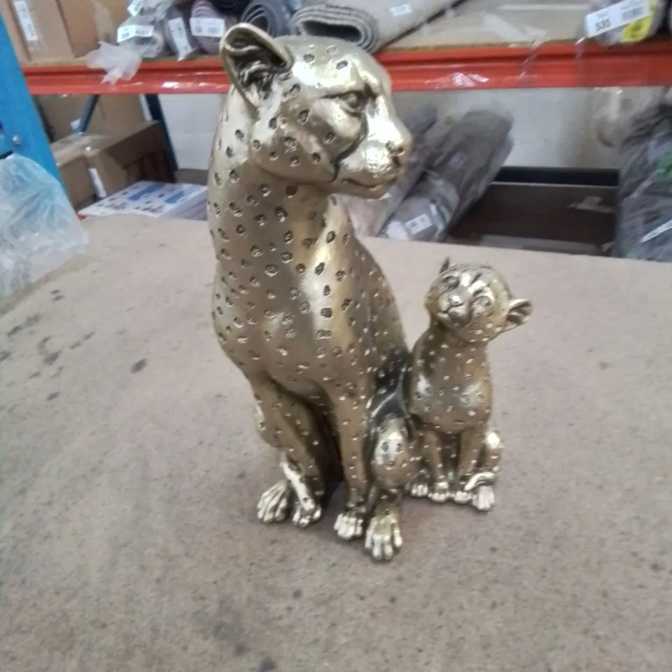 SELECTION OF APPROXIMATELY 10X QUALITY CURTAINS AND DUVETS AND HOUSEHOLD ITEMS (SIZES AND PATTERNS VARY)