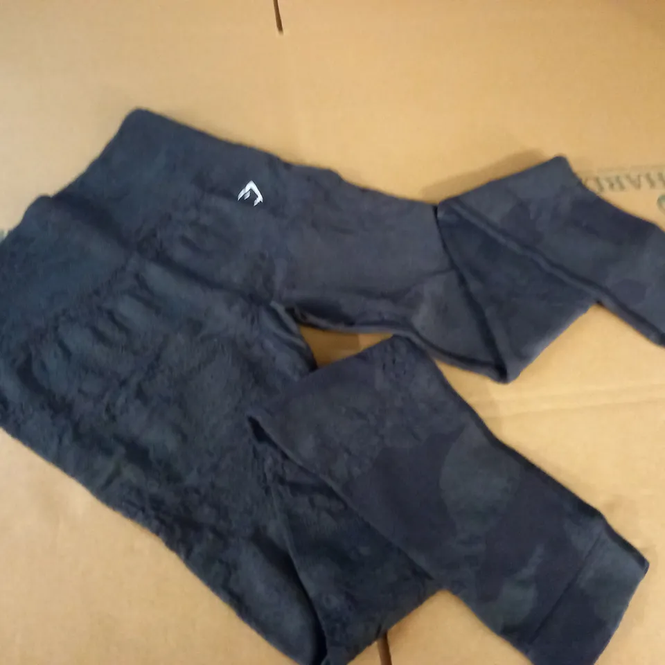 GYMSHARK GREY TRAINING PANTS - S