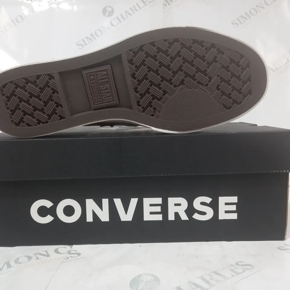 BOXED PAIR OF CONVERSE SHOES IN MUSTARD UK SIZE 8
