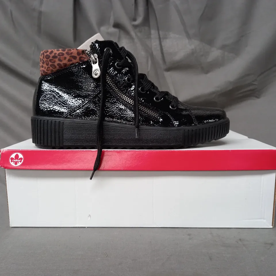 BOXED PAIR OF RIEKER HI TOP TRAINERS IN BLACK SIZE 6