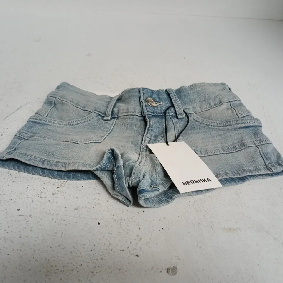 BERSHKA DENIM SHORTS – WOMEN'S, UK 4 (EU 32) – LIGHT WASH