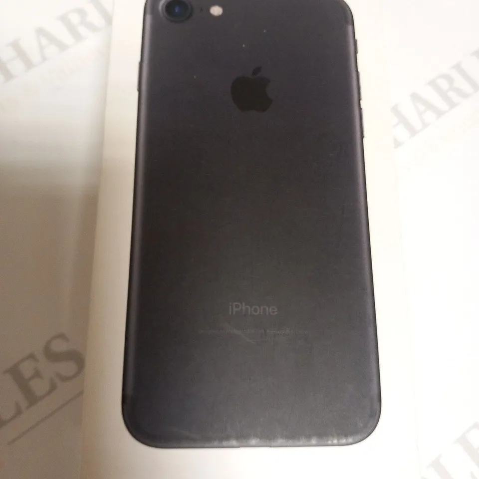 BOXED APPLE IPHONE 7 MOBILE PHONE