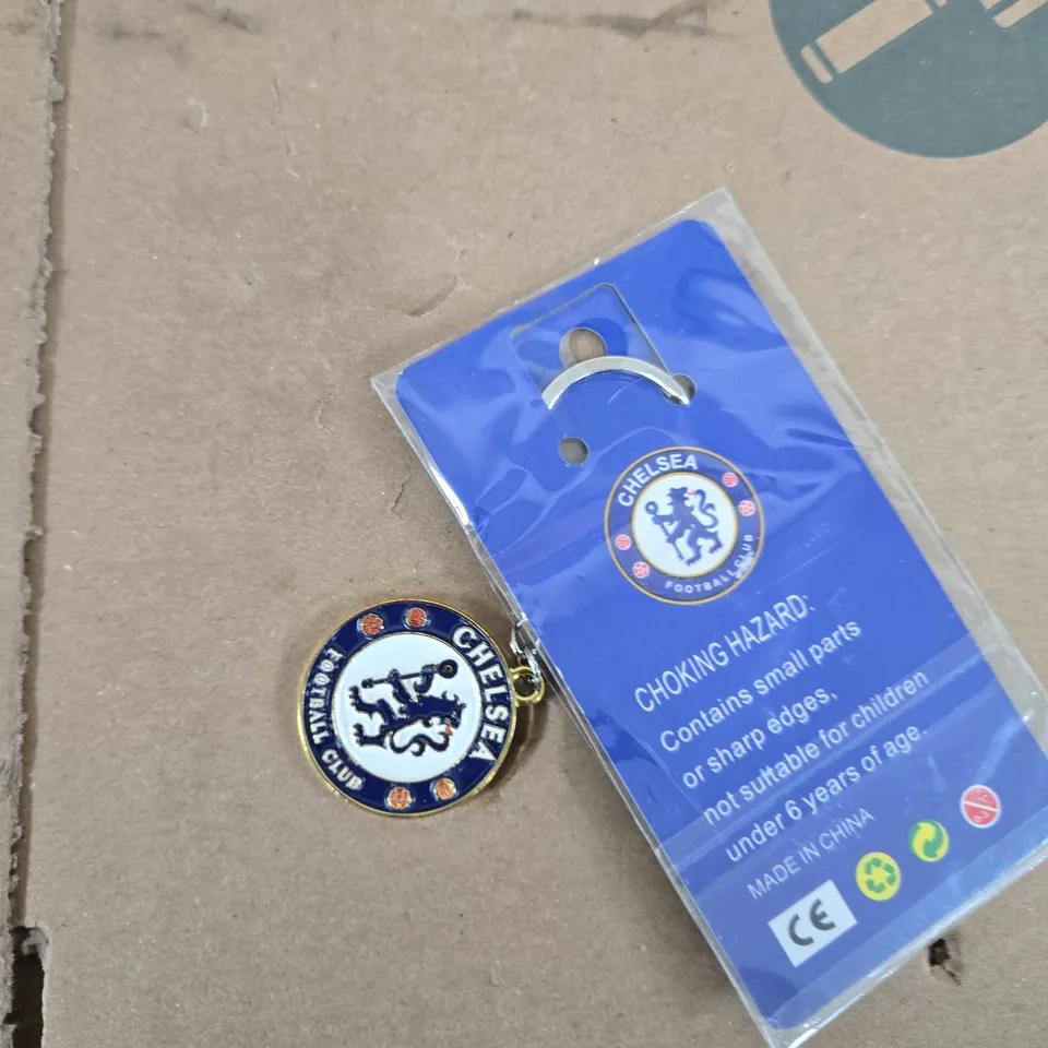 CHELSEA FC SOCKS & CIRCULAR LOGO BADGE SET – OFFICIAL MERCHANDISE
