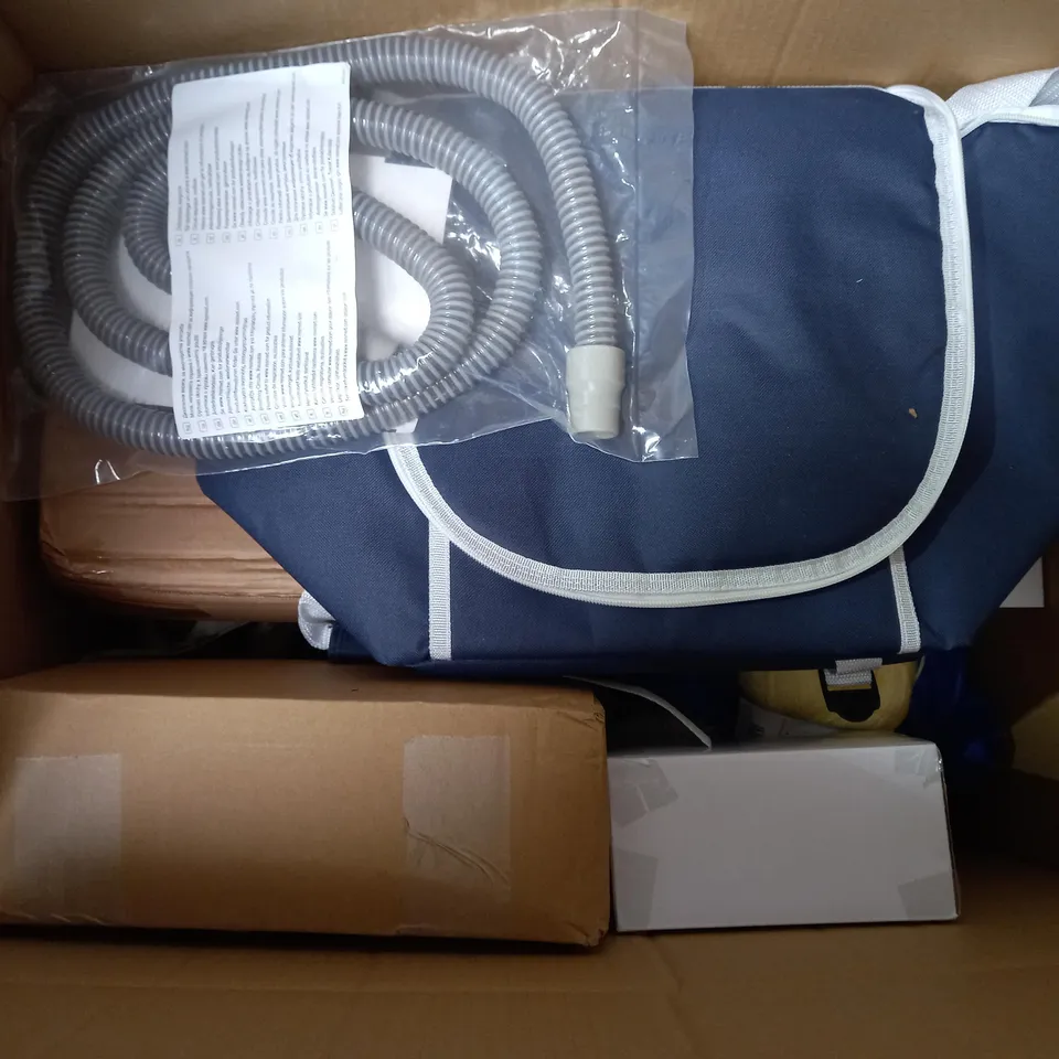 BOX OF APROXIMATELY 12 ASSORTED HOUSEHOLD ITEMS TO INCLUDE WOOL , TOTE BAGS , PILLOW CASES 