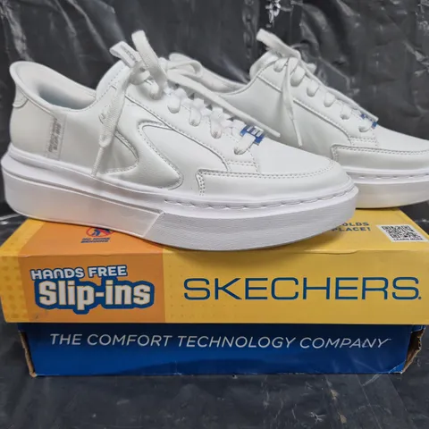 BOXED PAIR OF SKECHERS CORDOVA CLASSIC NEW REIGN SLIP-IN TRAINERS IN WHITE SIZE 3.5